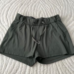 Lululemon size 6 shorts